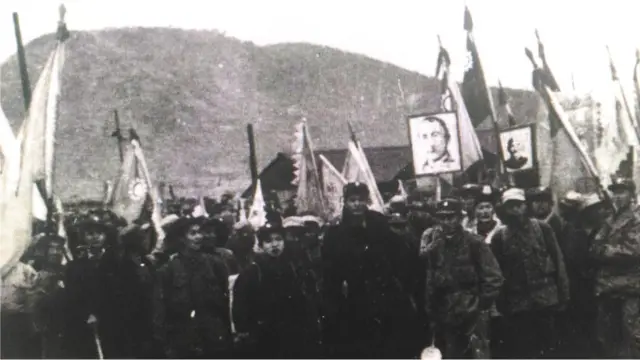 表明要前往台湾的中国籍战俘在集中营内进行反共示威。