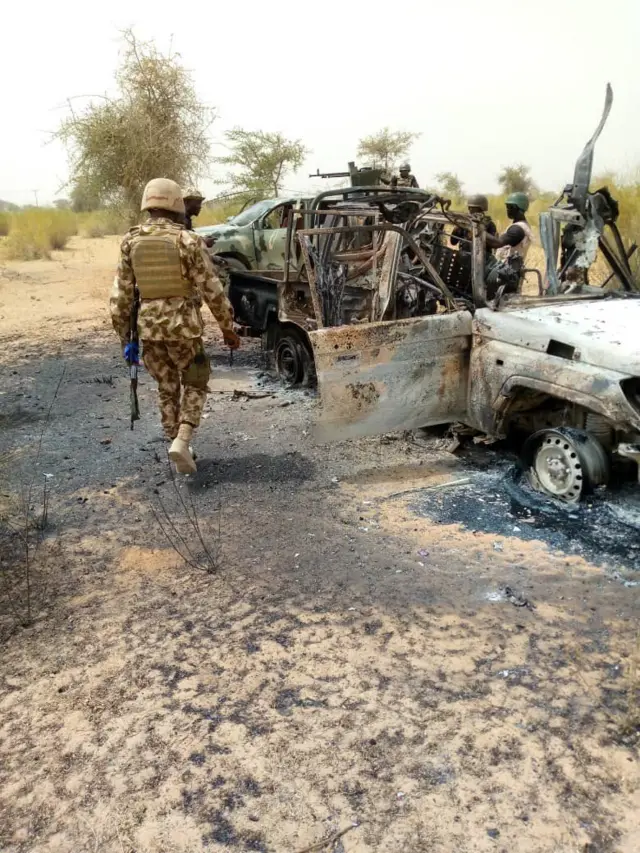 Awọn ologun n yẹ ọsẹ ti awọn agbebọn se wo