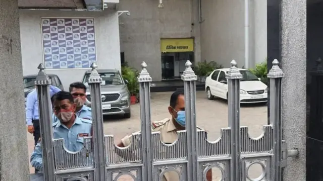 ਦੈਨਿਕ ਭਾਸਕਰ ਦੇ ਮੱਧ ਪ੍ਰਦੇਸ਼, ਉੱਤਰ ਪ੍ਰਦੇਸ਼ ,ਰਾਜਸਥਾਨ ਅਤੇ ਗੁਜਰਾਤ ਸਥਿਤ ਦੋ ਦਰਜਨ ਤੋਂ ਉੱਪਰ ਦਫਤਰਾਂ ਵਿਖੇ ਛਾਪੇਮਾਰੀ ਹੋਈ ਹੈ