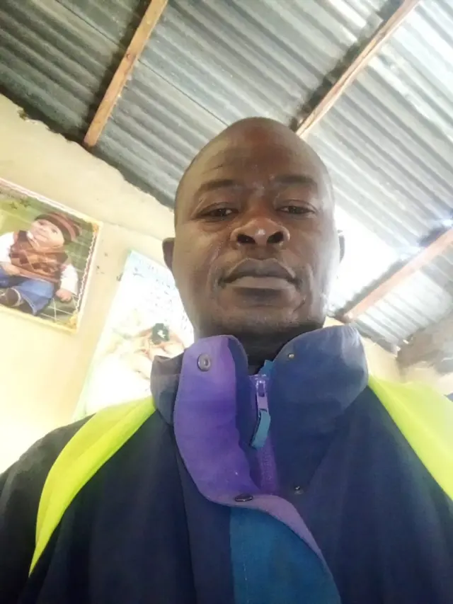 Kennedy Mwangi Washira anawashauri akinababa wanaopatwa na changamoto ya kuwalea watoto wao peke yao wasiwatupe, wang'ang'ane kuwalea