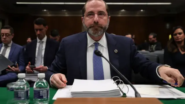 آلکس آذار، وزیر بهداشت آمریکا امروز، سهشنبه، به کنگره رفت تا نمایندگان آمریکا را از وضعیت کرونا آگاه کند