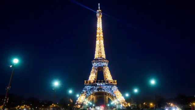 ফ্রান্সে মৃত্যুর সংখ্যা বাড়ায় চলাফেরার নিষেধাজ্ঞার ওপর আরো কড়াকড়ি আরোপ করা হয়েছে