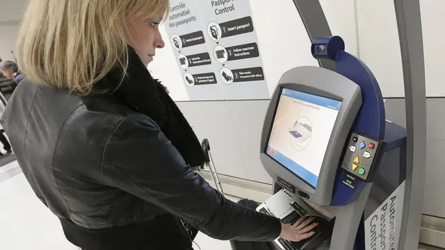 自动护照检查机