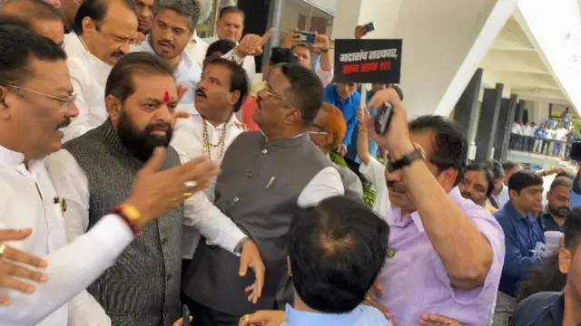 विधिमंडळात गोंधळ