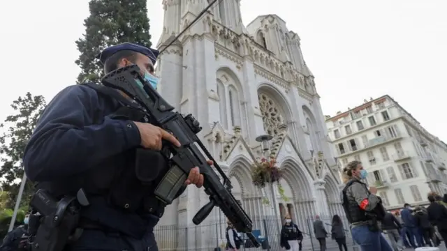 فرانس، چاقو، حملہ