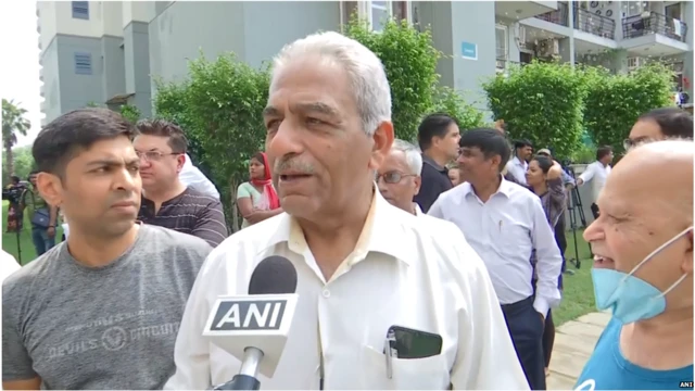 ग्रैंड ओमैक्स सोसाइटी के निवासी