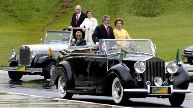 Luiz Inácio Lula da Silva e a primeira-dama Marisa Silva desfilam no Rolls-Royce na posseartur martirosyan poker2007