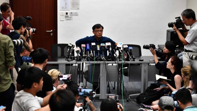 元朗襲擊和示威者衝擊中聯辦後，香港建制派議會召開記者會讉責暴力，但何君堯缺席，另外召開記者會回應事件。
