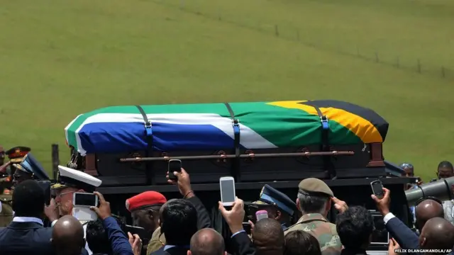 Sawir naxashka Mandela laga qaaday xilligii aaska loo sameeynayey, 15-kii December 2013