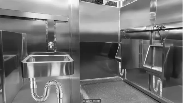 Garv Toilets, được dùng ở một số vùng nghèo nhất Ấn Độ, là loại toilet tự duy trì hoạt động nếu xét về khía cạnh sử dụng năng lượng, xử lý chất thải và bảo dưỡng