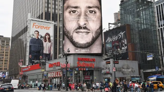 Iklan Nike dengan Colin Kapernick untuk peringatan 30 tahun kampanye 'Just Do It' yang ditampilkan di AS.