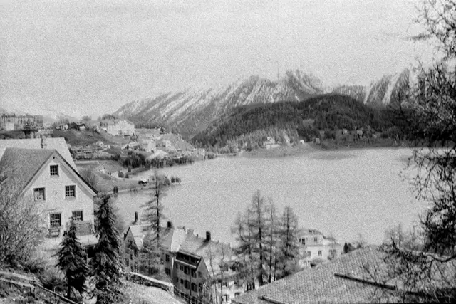 Lago e montanhas