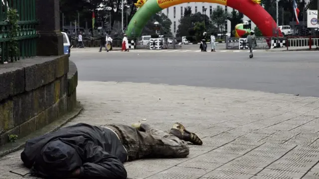 Nama daandii magaalaa Finfinnee irra ciisu