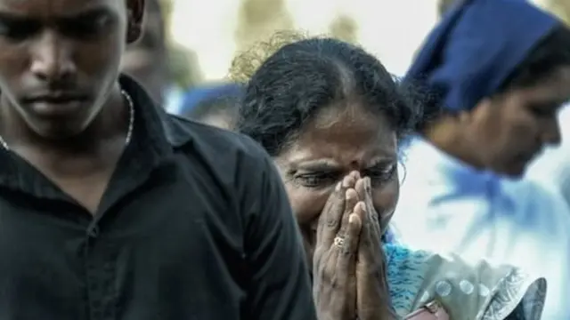 श्रीलंका में बम धमाकों में सैकड़ों लोग घायल हुए हैं