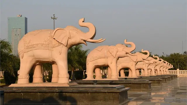 మాయావతి పార్టీ బీఎస్పీ చిహ్నం ఏనుగు