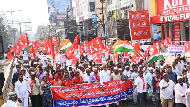 విశాఖపట్నంలో వామపక్షాల ఆధ్వర్యంలో నిరసన ర్యాలీ