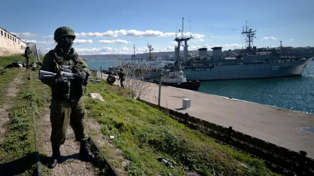 Российские военные в дни захвата Крыма