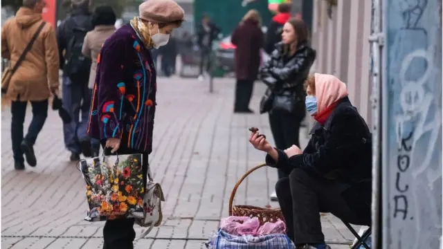 Поширення коронавірусу зовсім не сприятиме відновленню економіки, на якому розрахований проєкт бюджету на 2021