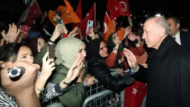 Erdoğan Türkiyə Siyasət seçimlər seçkilər seçkiler seçimler