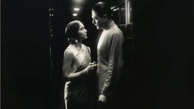 ‘జవానీ కీ హవా’ సినిమాలో దేవికా రాణి, నజామ్ ఉల్ హుసేన్