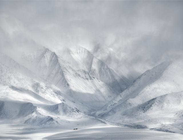 Paisagem de montanhas cobertas de neve