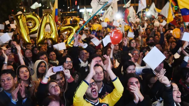 Colombianos celebran la firma del Acuerdo Final de Paz con las FARC