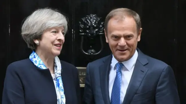 Thủ tướng Anh Theresa May và ôong Donald Tusk
