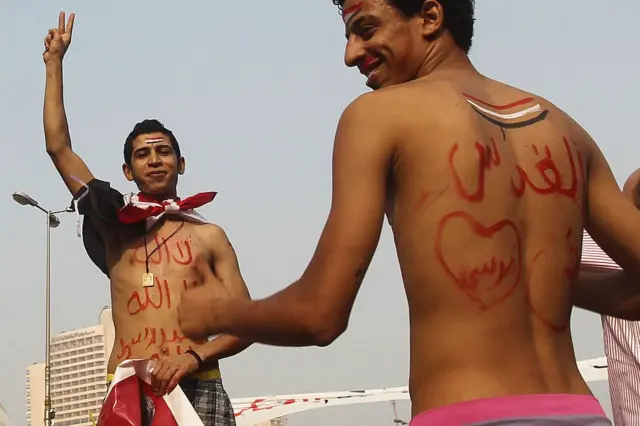 خوشحالی طرفداران محمد مرسی بعد از پیروزی در انتخابات