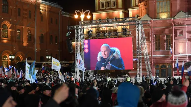 푸틴 대통령이 18일 크림 반도의 병합 4주년을 기념하는 공연에서 발언하고 있다