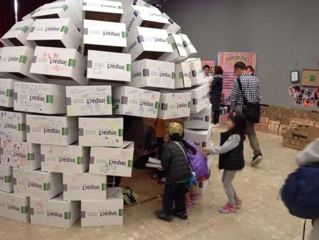 欧阳秉志制作的纸扎冰屋（受访者提供）