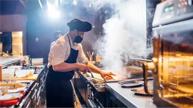 미국에선 지난 8월 요식업및 숙박업계와 서비스 업계 종사자들의 퇴직 행렬이 역대 최고치를 찍었다. 하지만 이 분야의 퇴직율은 원래도 높았다