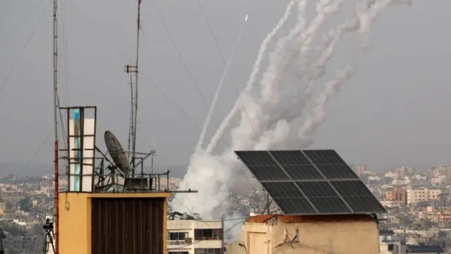 গাযা থেকে ইসরায়েলের দিকে রকেট ছোঁড়া অব্যাহত রেখেছে হামাস