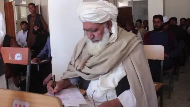 افغان، یونیورسٹی، تعلیم