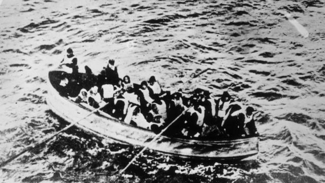 在救生艇上的泰坦尼克号幸存者