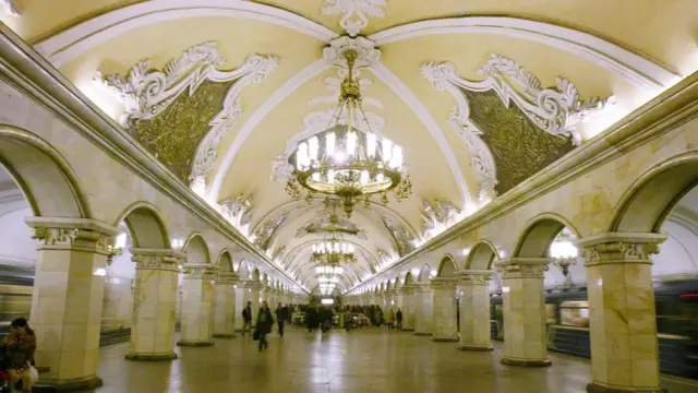 రష్యా: మాస్కోలోని కామ్సోమోస్కాయా మెట్రో స్టేషన్‌ అందాలు