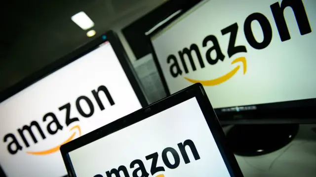 Pantallas con el logo de Amazon