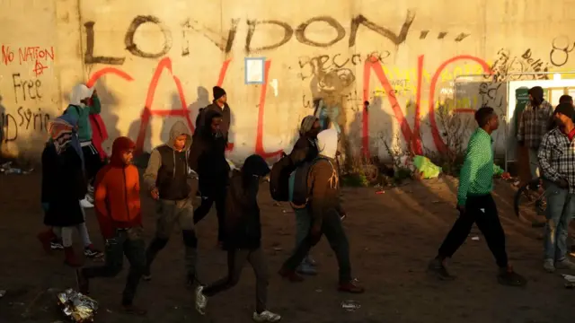 Мигранты в лагере в Кале