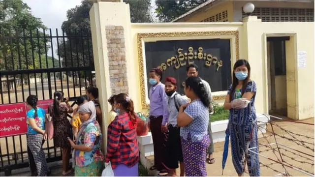 လွတ်ငြိမ်းချမ်းသာခွင့်နဲ့ ပြန်လွတ်လာမယ့်သူတွေကို ကြိုဆိုစောင့်ဆိုင်းနေကြ