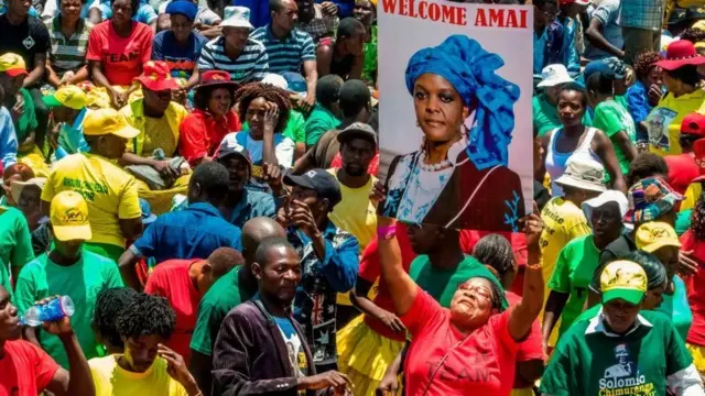 Abayoboke ba Madamu Mugabe baje kumushigikira ku biro bikuru vy'umugambwe