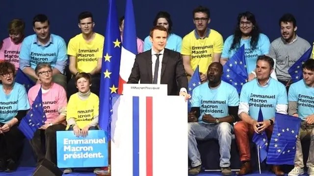 C'est peut-être parce qu'il transcende les clivages politiques que Macron engrange des soutiens dans les différentes familles politiques.