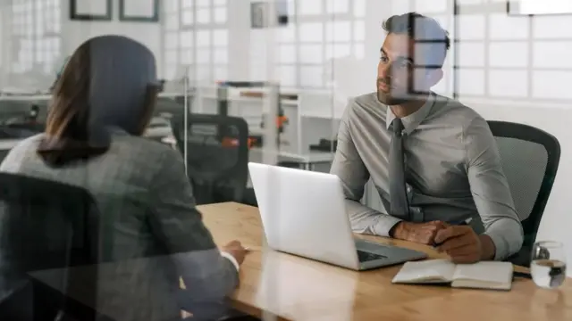 كيف تساعد الشركات موظفيها على الشعور بالرضا والتمتع بصحة جيدة؟