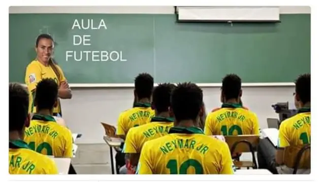 Un meme donde Marta le enseña fútbol a una clase repleta de Neymars.