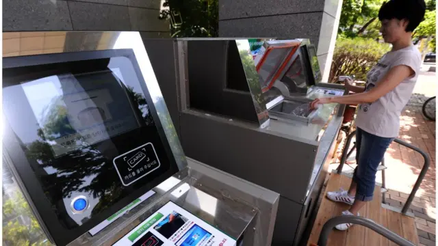 (캡션) 한국인이 음식물 쓰레기를 분리 배출하기 시작한 건 1995년, 종량제가 도입된 건 2013년이다