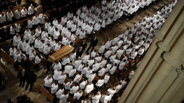 Chefs en el funeral de Bocuse en la catedral de Lyon.