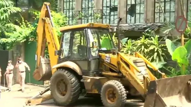 கங்கனா ரனாவத்துக்கு சொந்தமான கட்டடம் இடிப்பு - என்ன நடக்கிறது?