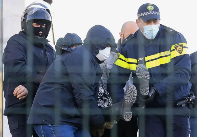 За административные правонарушения были задержаны более 20 человек