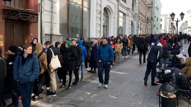 Очередь за кроссовками