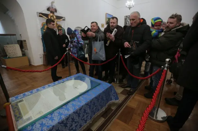 Томос об автокефалии Православной церкви Украины, выставленный в Киеве