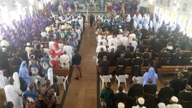 Ụlọụka juru eju n'akwamozu Tonimas