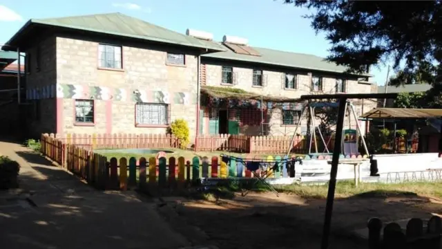 Jumba la kituo cha kulea watoto cha Nest